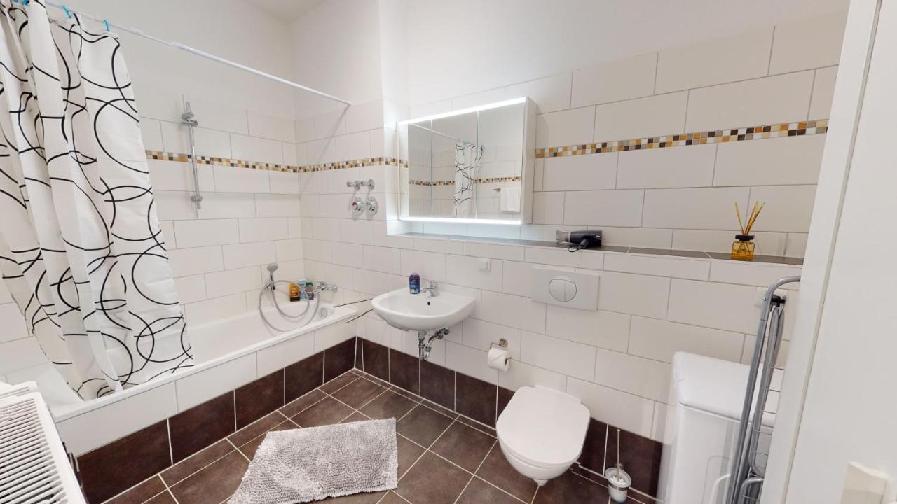 Sweethome - Business-Apartment Mit Kueche, Terrasse, Stellplatz Магдебург Екстериор снимка